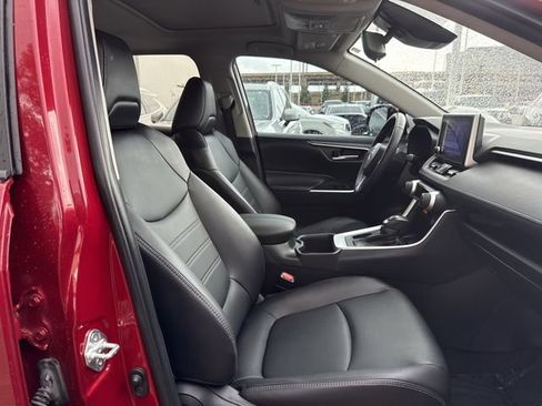 Used 2024 Toyota RAV4 XLE Premium FWD image 30