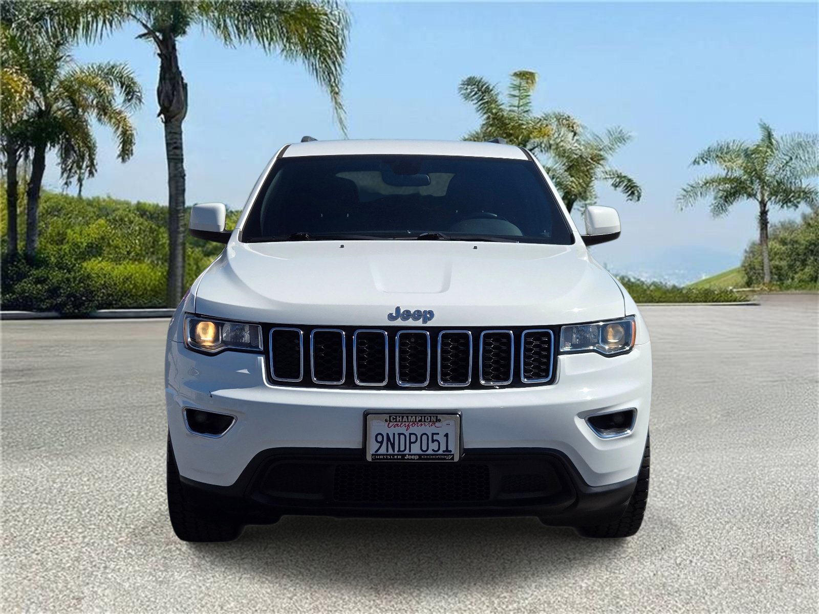 Used 2021 Jeep Grand Cherokee Laredo RWD image 3
