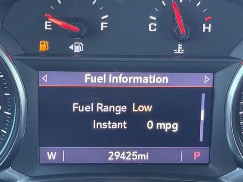 Used 2023 Chevrolet Equinox RS w/ RS Leather Package FWD image 32