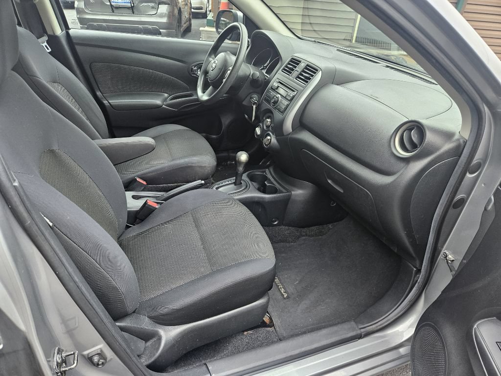 Used 2013 Nissan Versa SV FWD image 14