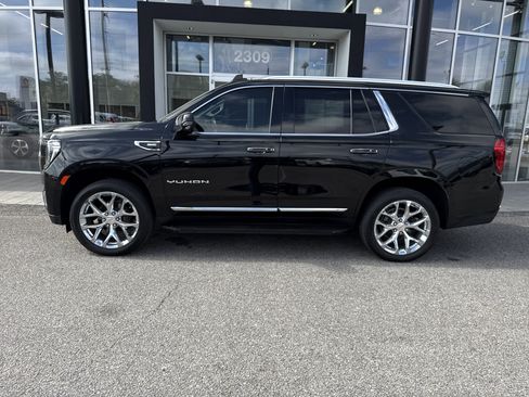 Used 2021 GMC Yukon SLT w/ SLT Premium Package image 2