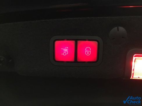 Used 2018 Mercedes-Benz C 300 4MATIC Sedan image 13