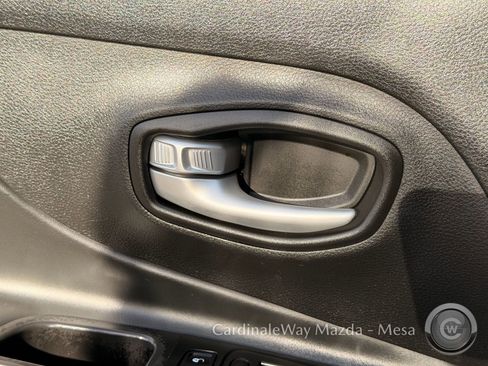 Used 2023 Jeep Renegade Trailhawk image 18