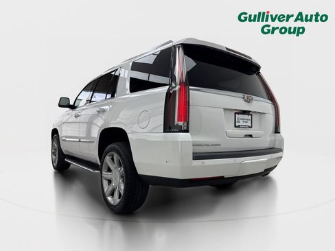 Used 2018 Cadillac Escalade Luxury RWD image 5