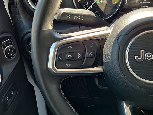 Used 2023 Jeep Wrangler Unlimited Sahara AWD/4WD image 18