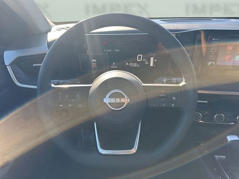 Used 2025 Nissan Kicks S image 12