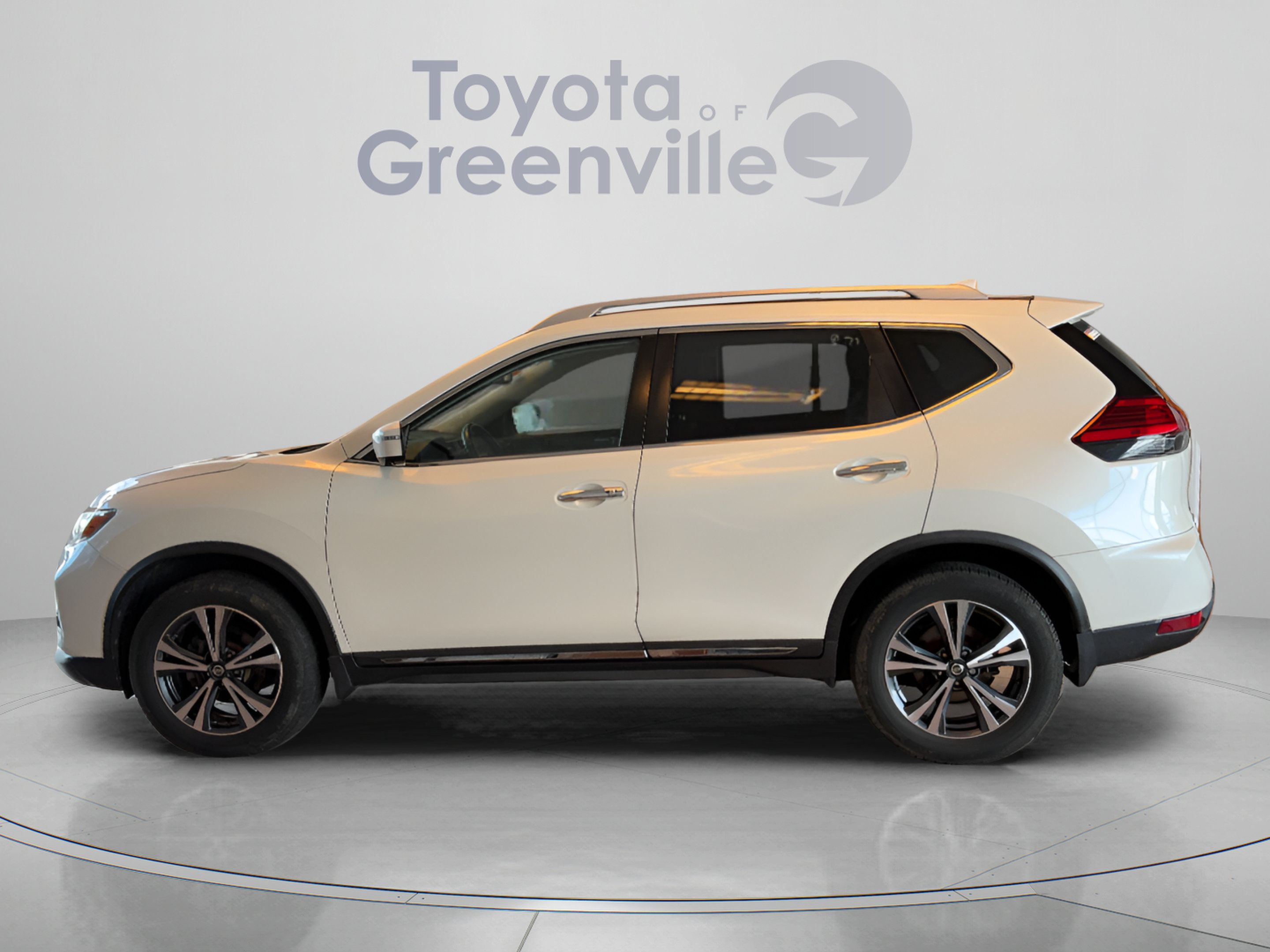 Used 2017 Nissan Rogue SL AWD/4WD image 2