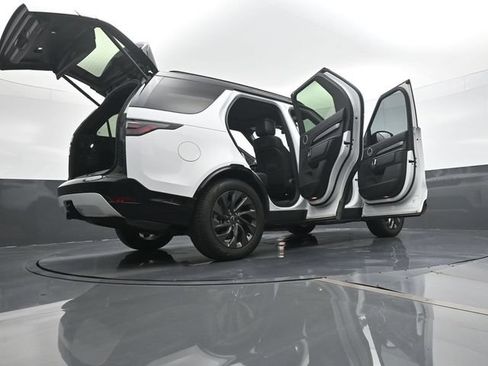 Used 2024 Land Rover Discovery Dynamic SE AWD/4WD image 24