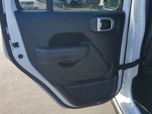 Used 2024 Jeep Wrangler Unlimited Rubicon AWD/4WD image 15