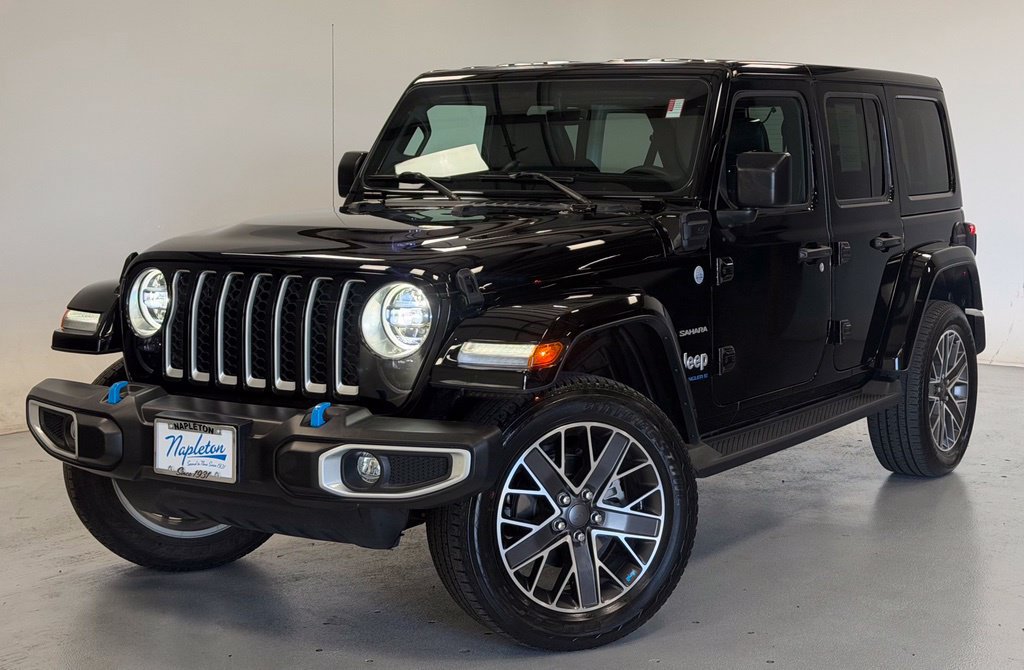 Used 2023 Jeep Wrangler Unlimited Sahara w/ Cold Weather Group AWD/4WD image 1