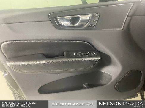 Used 2019 Volvo XC60 T5 Momentum w/ Premium Package FWD image 17