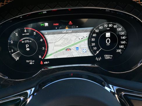 Used 2025 Bentley Bentayga image 27