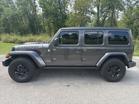 Used 2019 Jeep Wrangler Unlimited Sahara w/ Quick Order Package 24M Moab AWD/4WD image 3