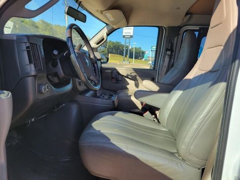Used 2021 Chevrolet Express 3500 Base w/ Driver Convenience Package image 18