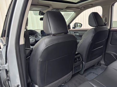 Used 2023 Nissan Rogue SV w/ SV Premium B Package FWD image 31