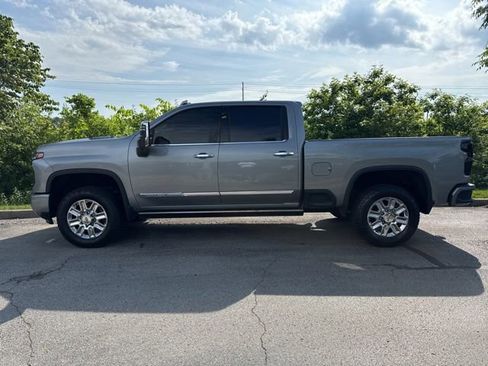 Used 2025 Chevrolet Silverado 2500 High Country w/ High Country Premium Package AWD/4WD image 4