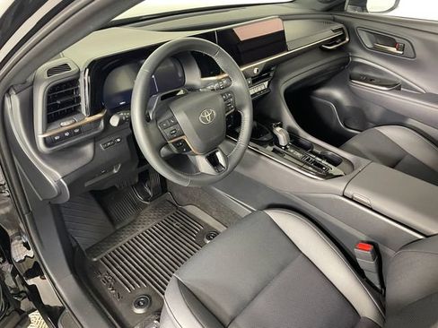 Used 2026 Toyota Crown Signia w/ Advanced Technology Package AWD/4WD image 3