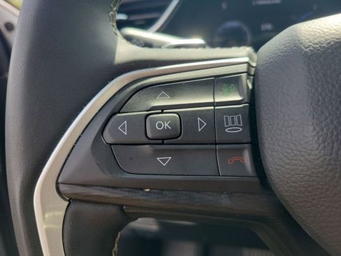 Used 2023 Jeep Grand Cherokee L Laredo image 32