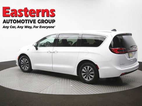 Used 2023 Chrysler Pacifica Touring-L FWD image 66