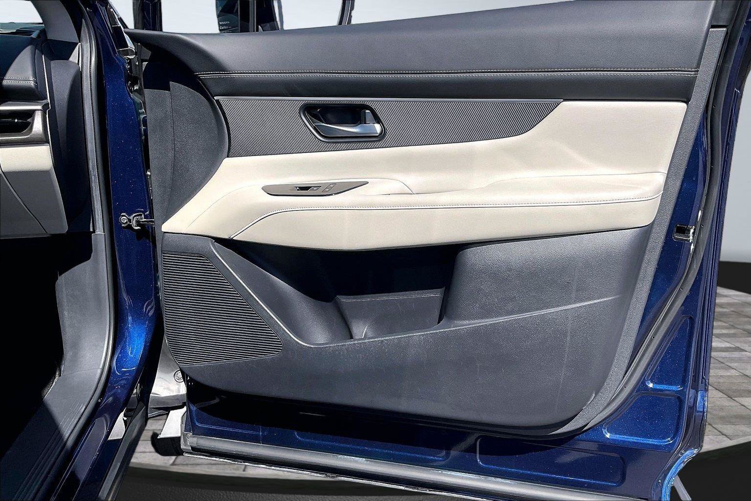Certified 2025 Nissan Murano SV FWD image 24