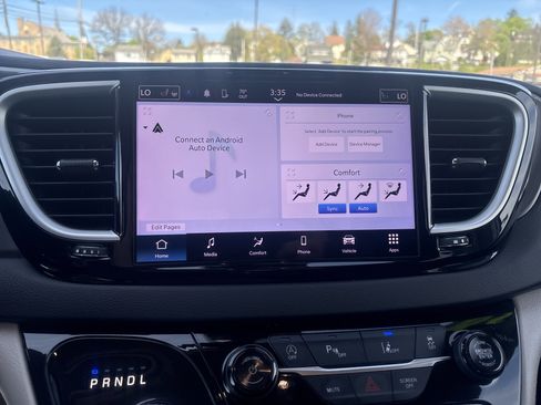Used 2024 Chrysler Pacifica Touring-L FWD image 27