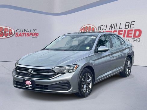 Used 2023 Volkswagen Jetta SE FWD image 4