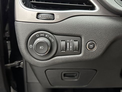 Used 2019 Jeep Cherokee Limited image 23