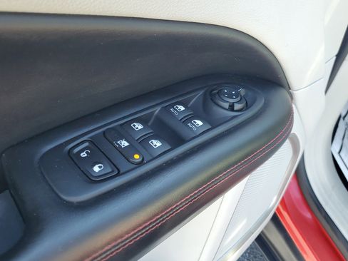 Used 2018 Jeep Compass Limited w/ Navigation Group image 18