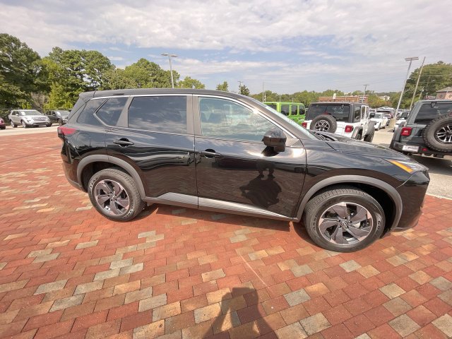 Used 2025 Nissan Rogue SV FWD image 35