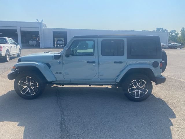 Used 2024 Jeep Wrangler Unlimited AWD/4WD image 3