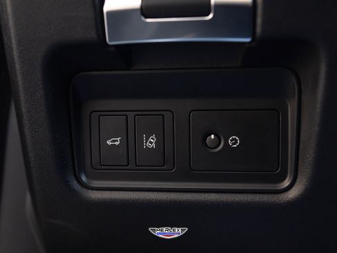 Used 2020 Jaguar E-PACE SE image 36