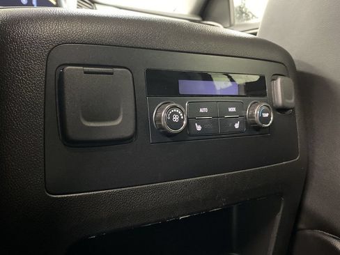 Used 2017 GMC Yukon SLT AWD/4WD image 23