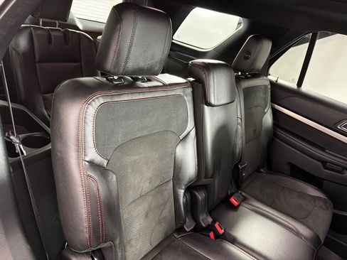 Used 2018 Ford Explorer XLT w/ Equipment Group 202A AWD/4WD image 24