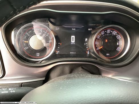 Used 2019 Dodge Challenger SXT image 8