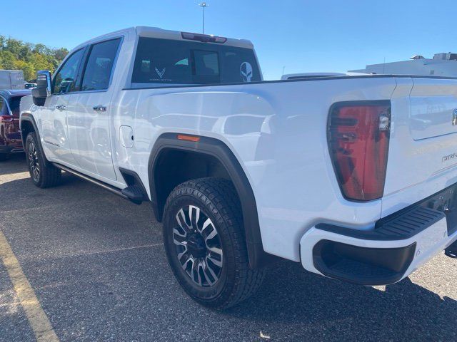 Certified 2024 GMC Sierra 3500 Denali Ultimate AWD/4WD image 3