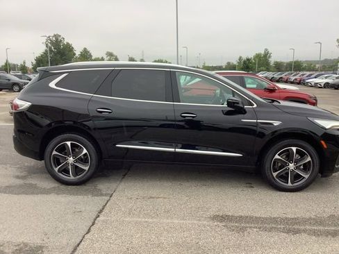 Used 2022 Buick Enclave Essence w/ Sport Touring Edition image 4