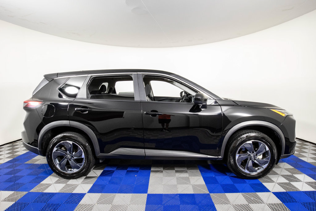 Used 2025 Nissan Rogue SV FWD image 5