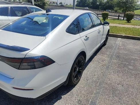 Used 2025 Honda Accord SE image 11