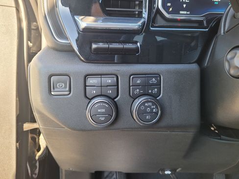 Used 2023 Chevrolet Silverado 1500 LTZ w/ LTZ Premium Package image 24