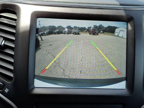 Used 2019 Jeep Cherokee Trailhawk w/ Comfort & Convenience Group AWD/4WD image 21
