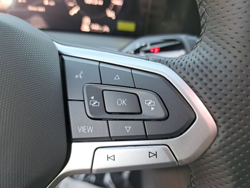 New 2026 Volkswagen Tiguan SE R-Line AWD/4WD image 18