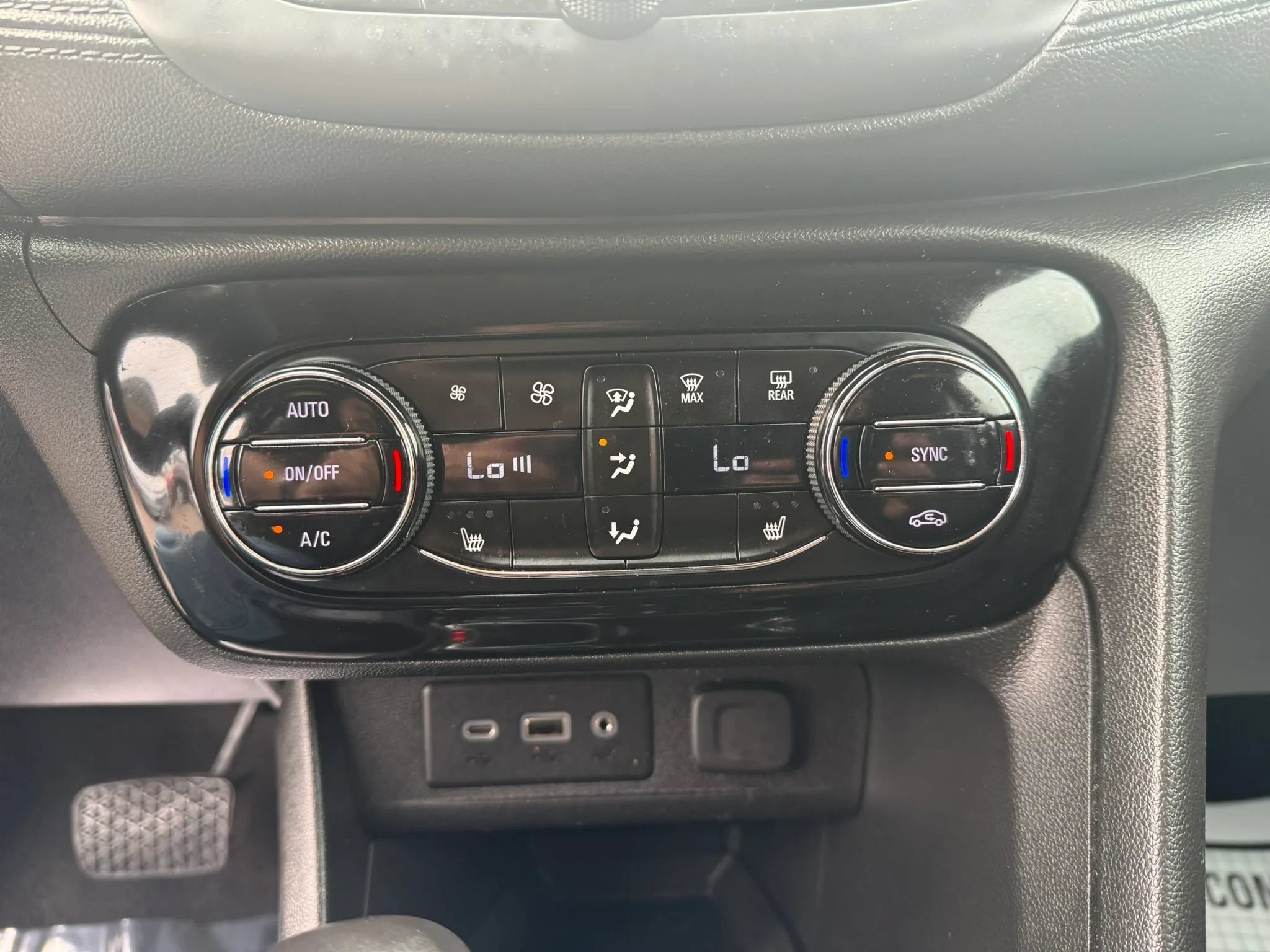 Used 2021 Buick Encore GX Select w/ Experience Buick Package FWD image 19