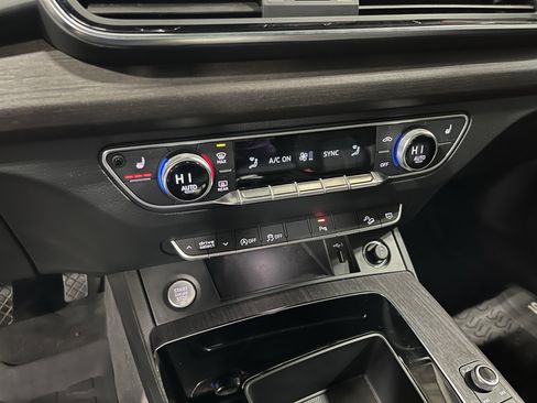 Used 2021 Audi Q5 2.0T Premium w/ Convenience Package image 23