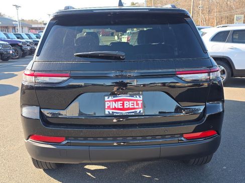 New 2025 Jeep Grand Cherokee Limited image 10