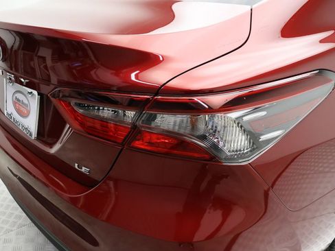 Used 2022 Toyota Camry LE image 9