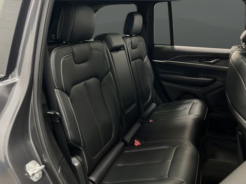 Used 2025 Jeep Grand Cherokee Limited w/ Black Appearance Package AWD/4WD image 24