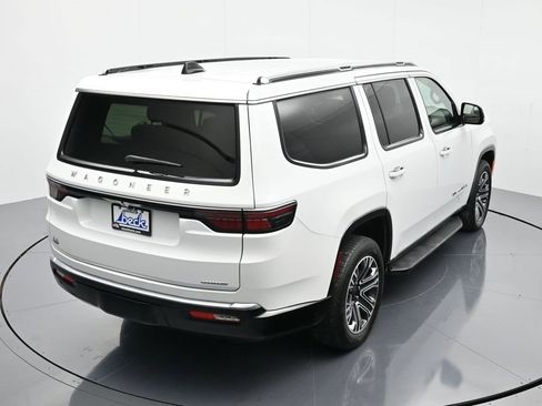 Used 2024 Jeep Wagoneer Series II w/ Flexible Seating Group image 35