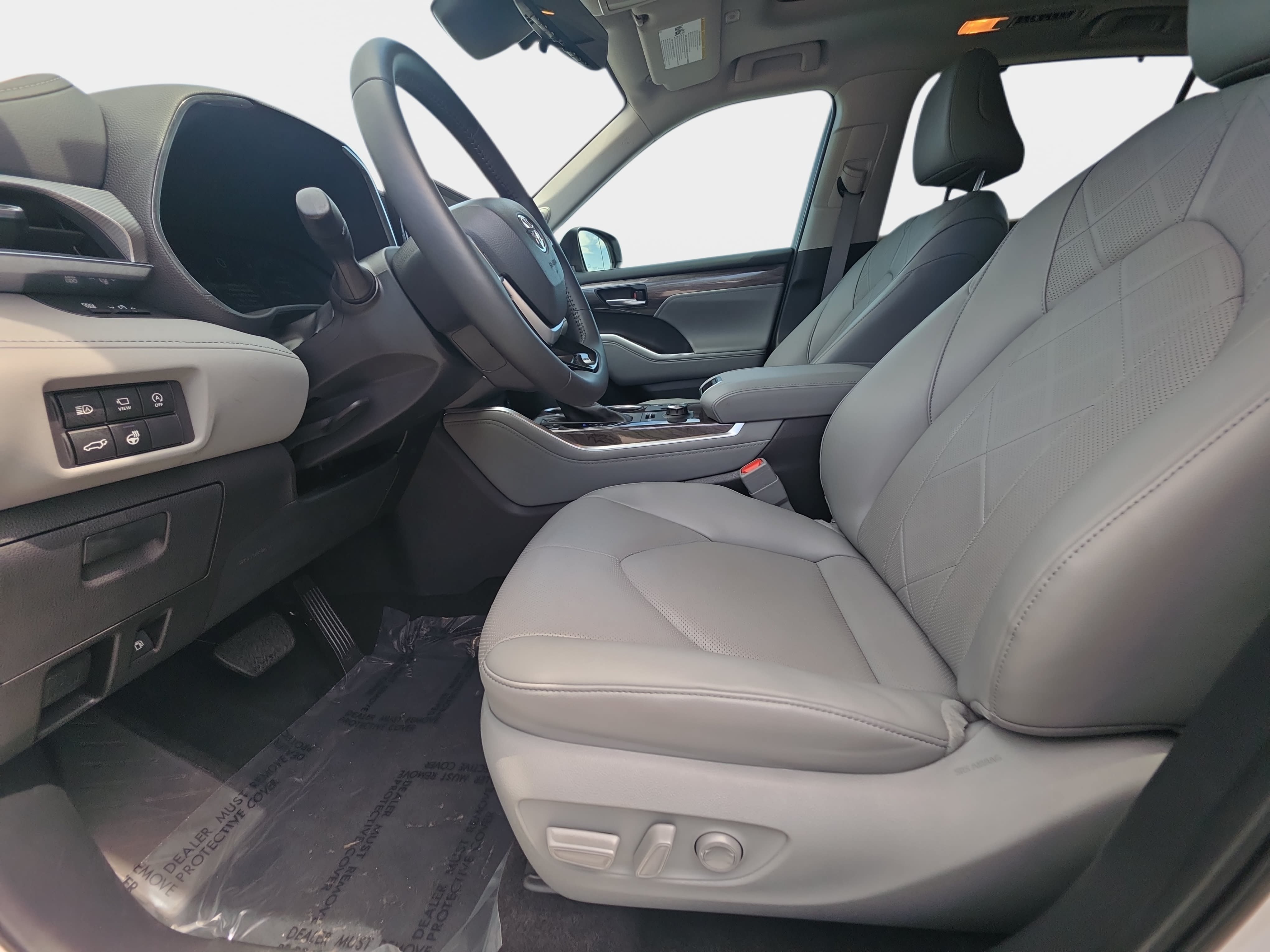 Used 2025 Toyota Highlander Platinum AWD/4WD image 17