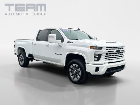 Used 2024 Chevrolet Silverado 2500 Custom w/ Custom Value Package image 1