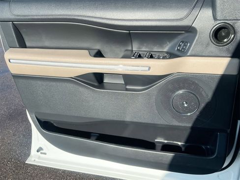 Used 2022 Ford Expedition Max Limited image 29